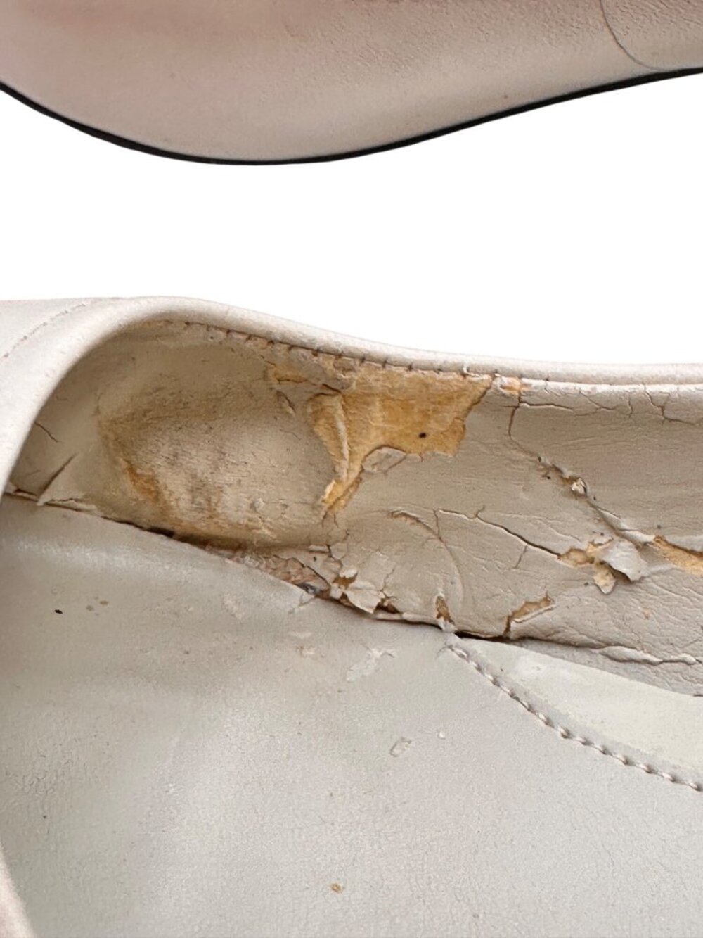 Easy Spirit Size 7.5 Beige & Black Leather Kitten Heel Pumps - Picture 7 of 14